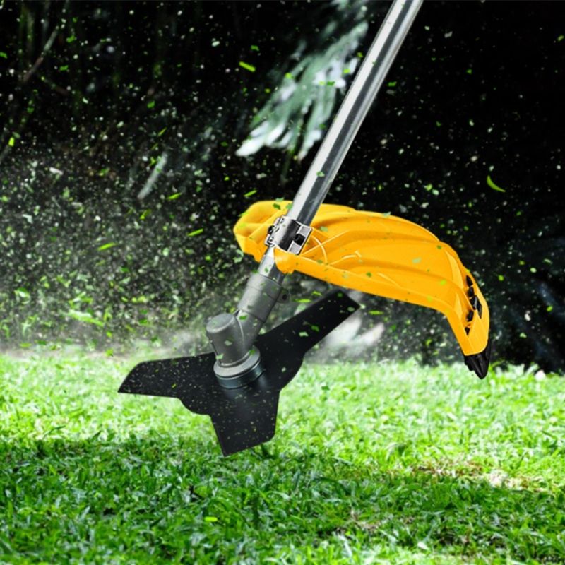 Бензиновий тример Mächtz косить траву