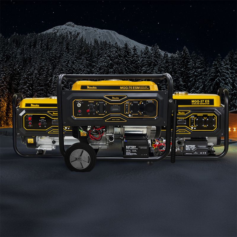 Три бензогенератора Mächtz на фоне зимнего леса ночью