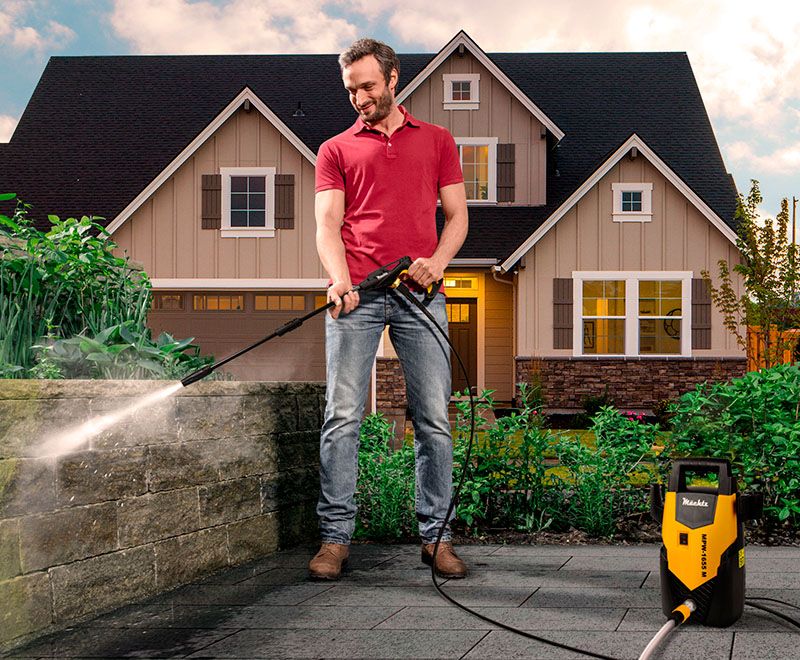 Очистка садовой стены мойкой высокого давления Machtz