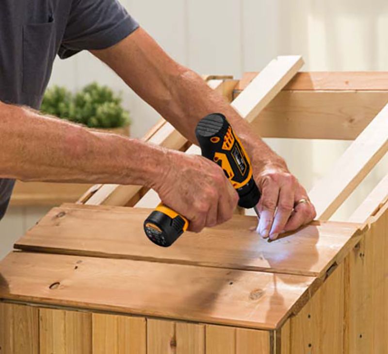 Шуруповерт Mächtz для сборки деревянного ящика