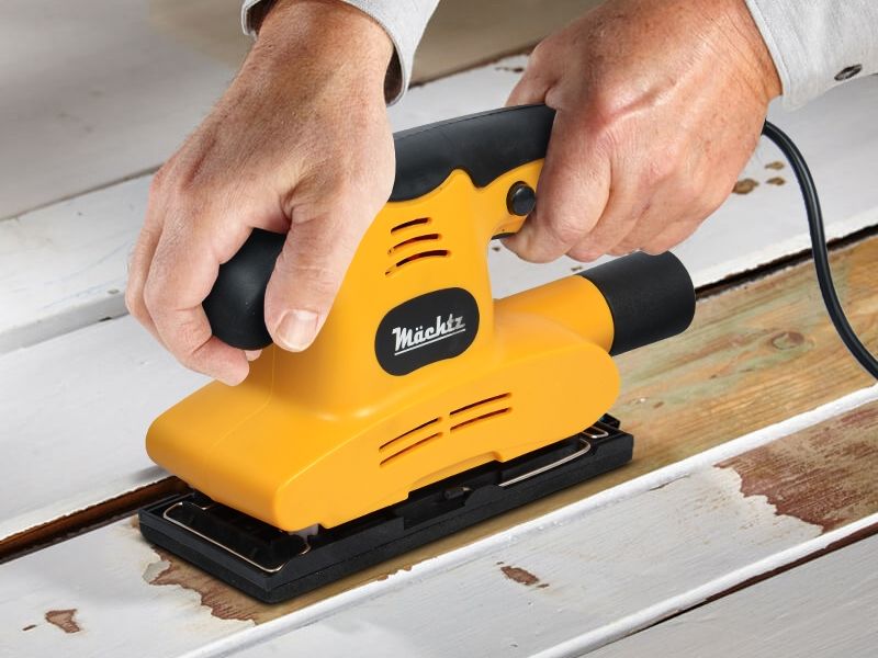 Шлифмашина удаляет краску