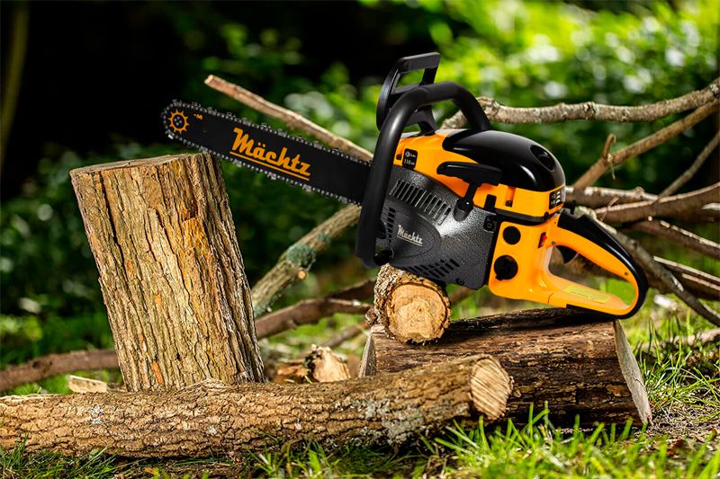 Техніка безпеки при роботі з бензопилою