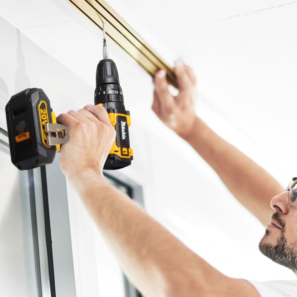 Монтаж стелі шуруповертом Mächtz