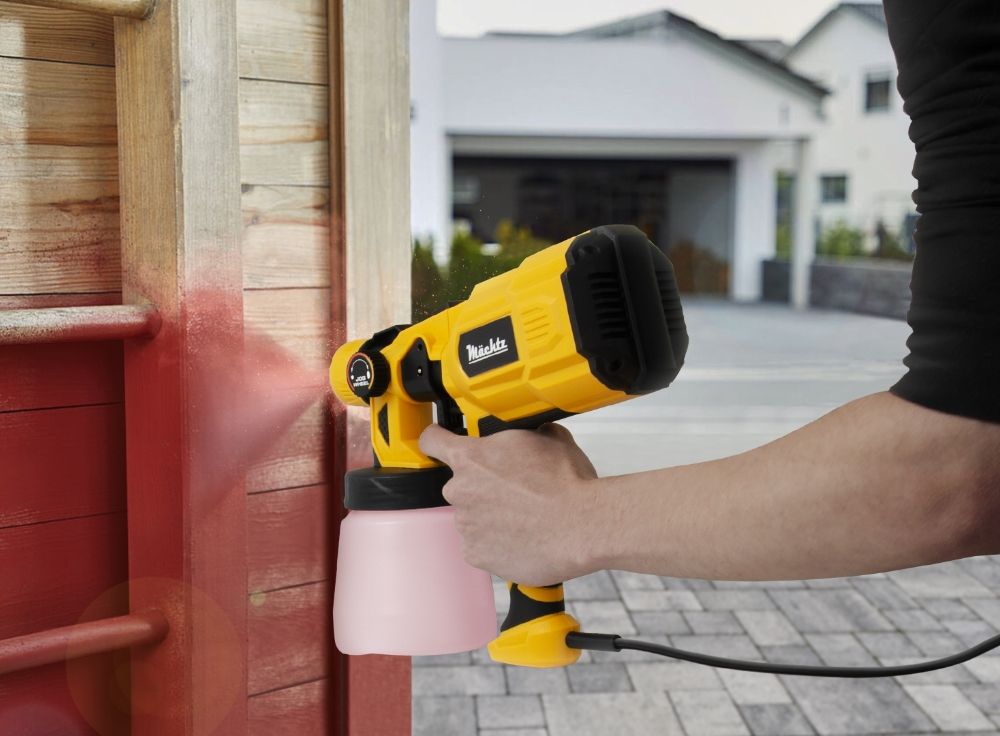 Покраска деревянной поверхности краскопультом