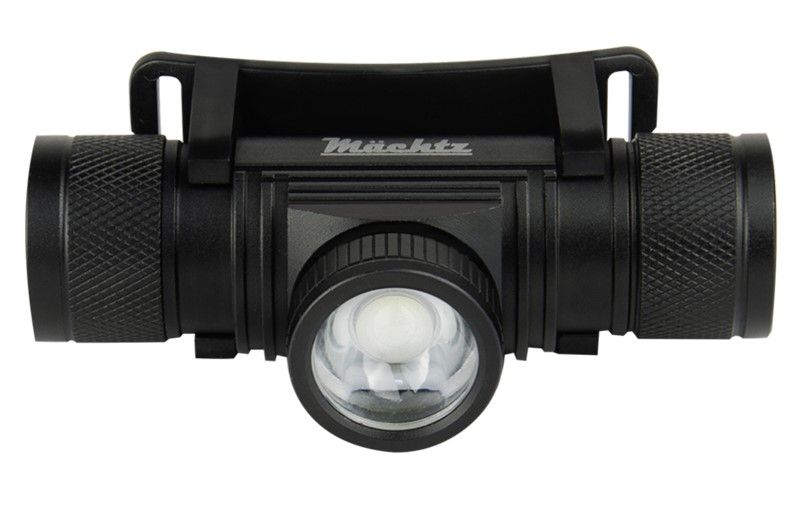 Рабочий в каске с налобным фонарем