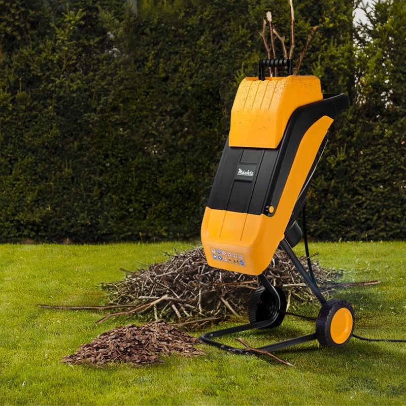 Садовий подрібнювач Machtz перемелює гілки