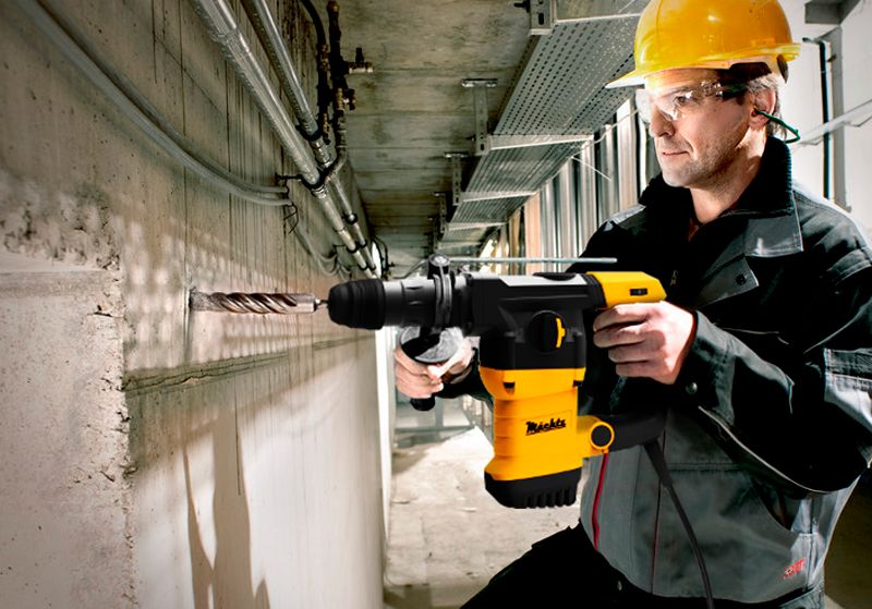 Какой перфоратор лучше: бочковой или прямой?