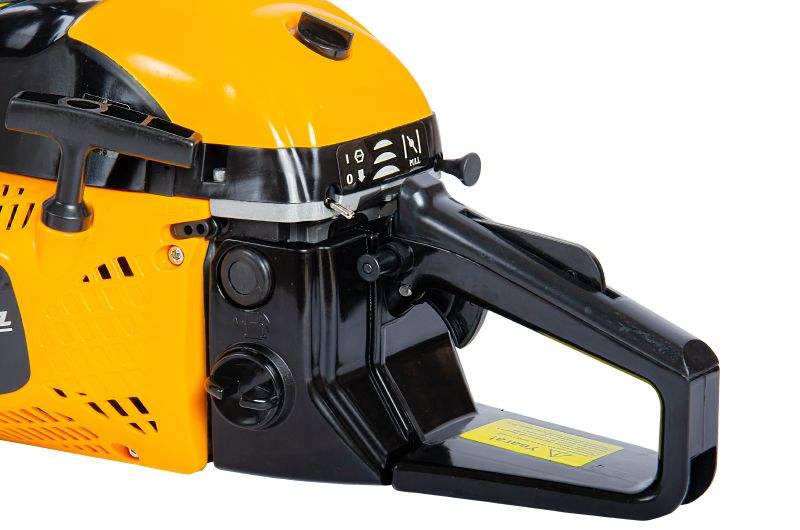 Бензопила крупным планом