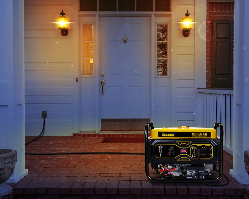 Бензиновый генератор у входа в дом