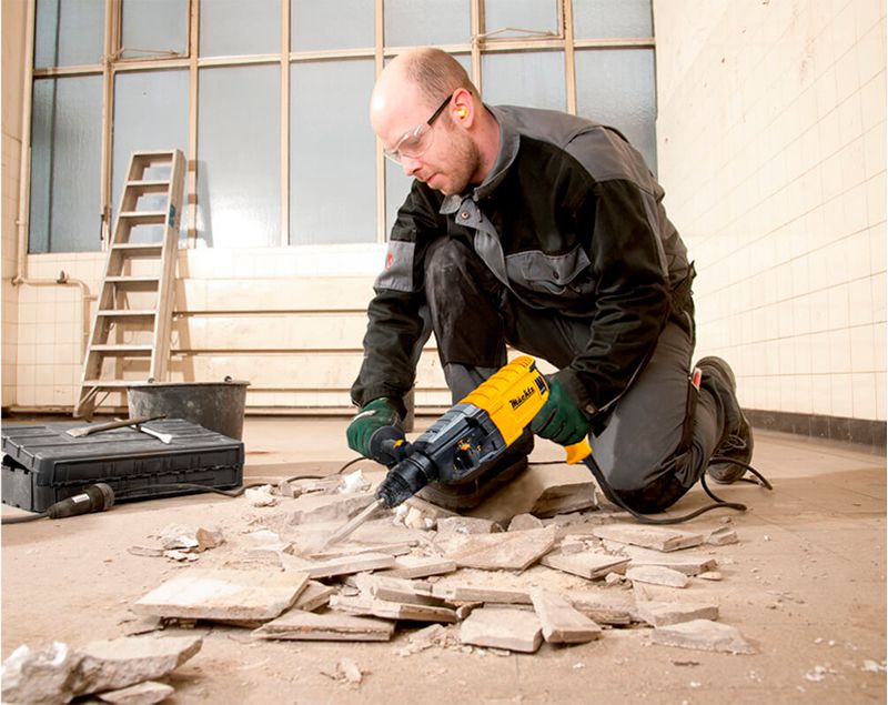 Какой перфоратор лучше: бочковой или прямой?