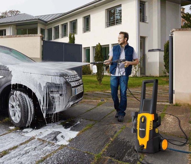 Миття машини піною