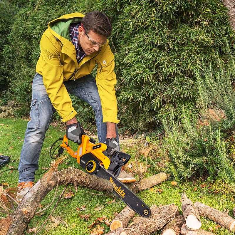 Розпил гілок електропилою Mächtz