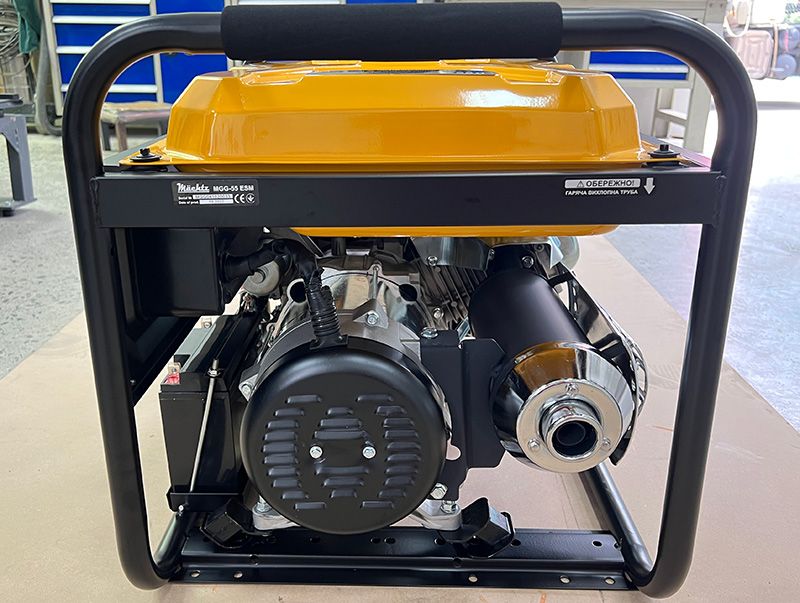 Выхлопная система и мотор генератора