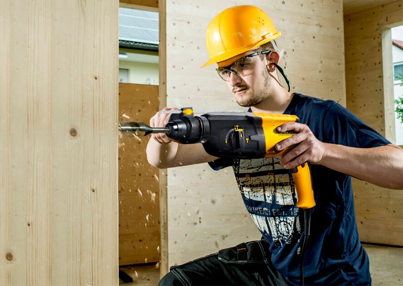 Какой перфоратор лучше: бочковой или прямой?