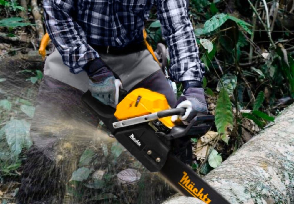 Розпилювання дерева бензопилою