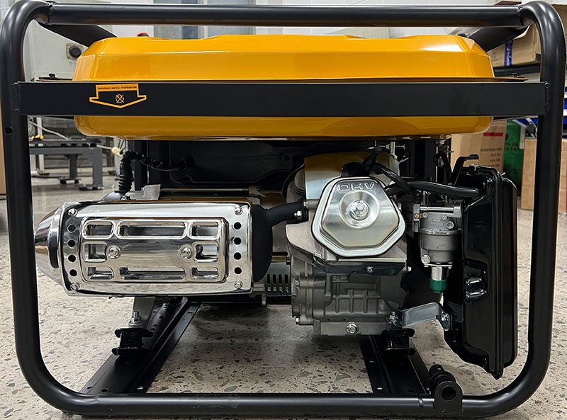 Двигатель генератора сбоку