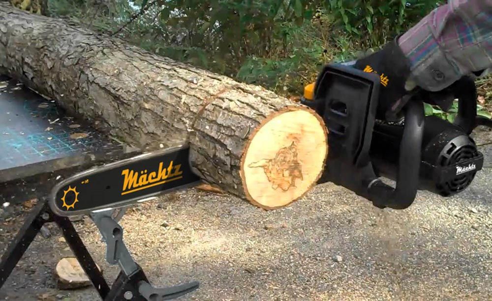 Распил бревна электропилой Machtz