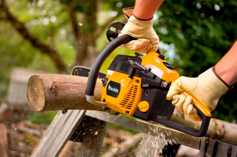 Техніка безпеки при роботі з бензопилою