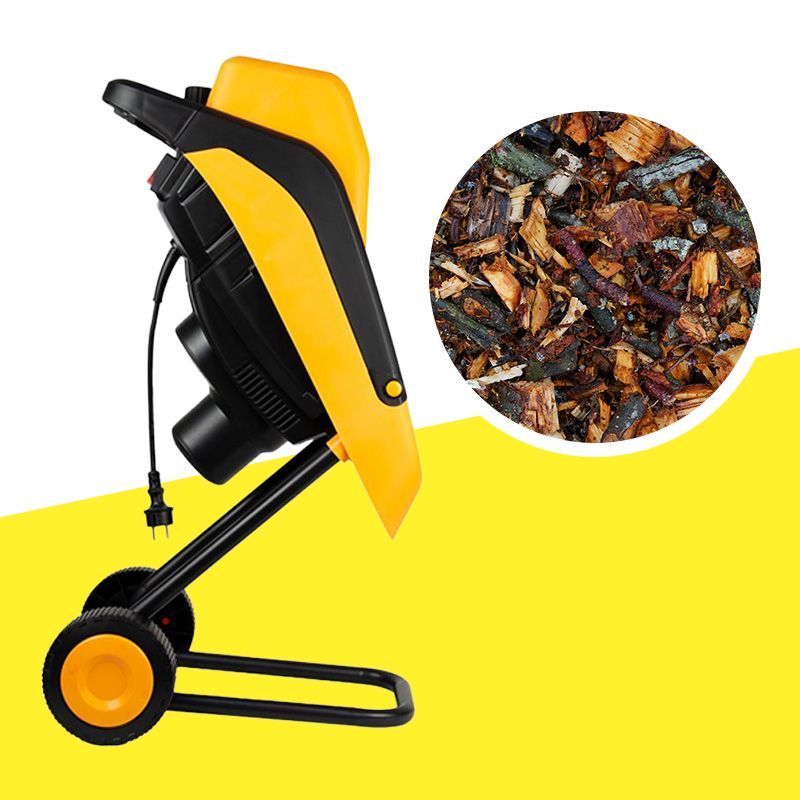 Подрібнена тріска після роботи садового подрібнювача Machtz