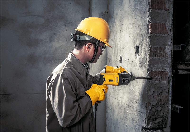 Какой перфоратор лучше: бочковой или прямой?