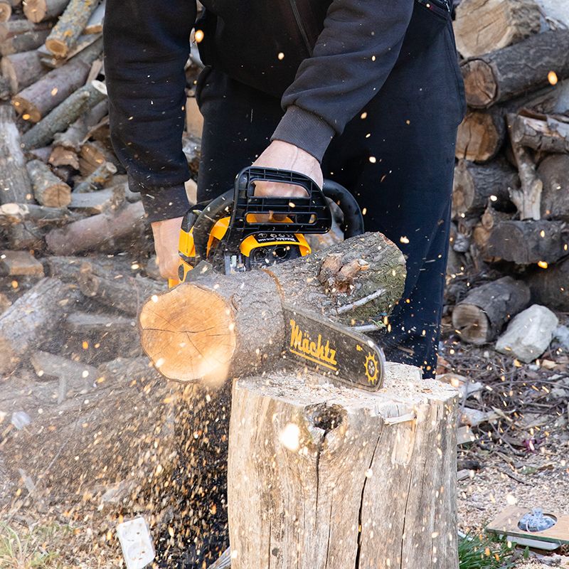 Техника безопасности при работе с бензопилой 