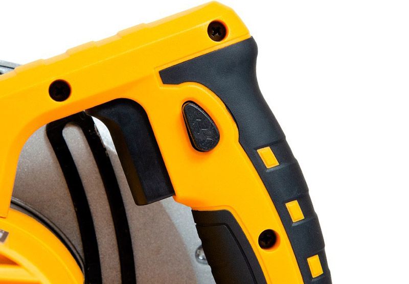 Рукоятка циркулярної пили крупним планом