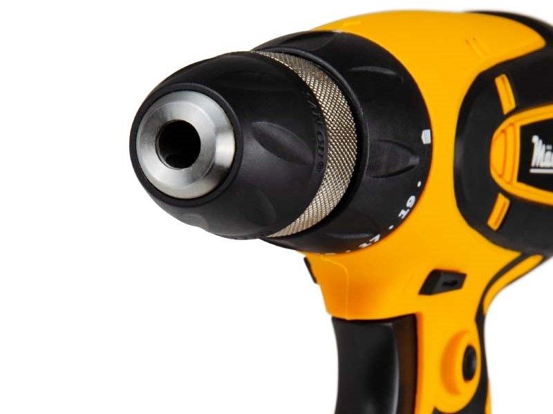 Патрон чорно-жовтого шуруповерта