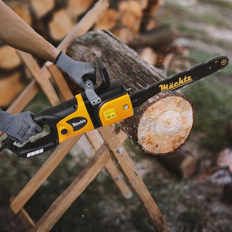 Распил бревна электропилой machtz