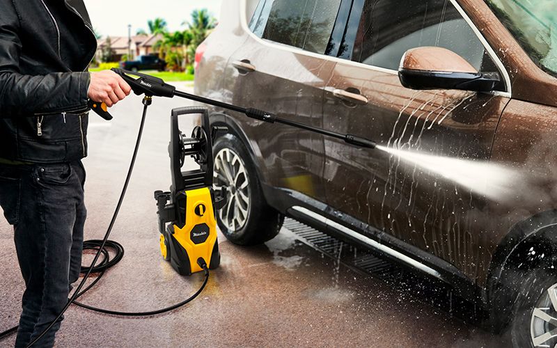 Мойка автомобиля аппаратом высокого давления Machtz