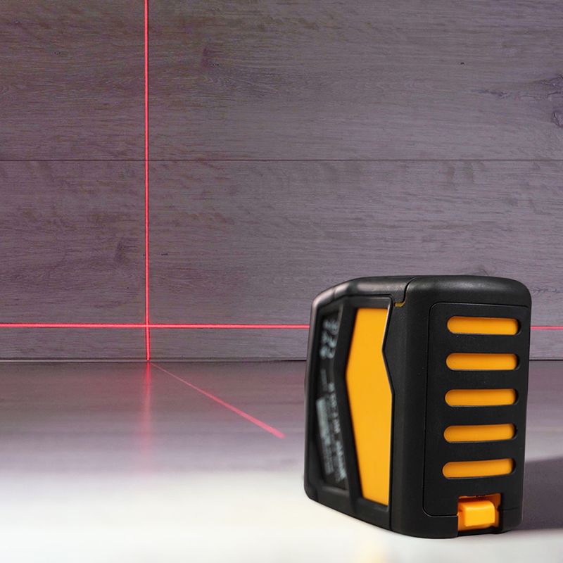 Лазерний рівень на підлозі у роботі