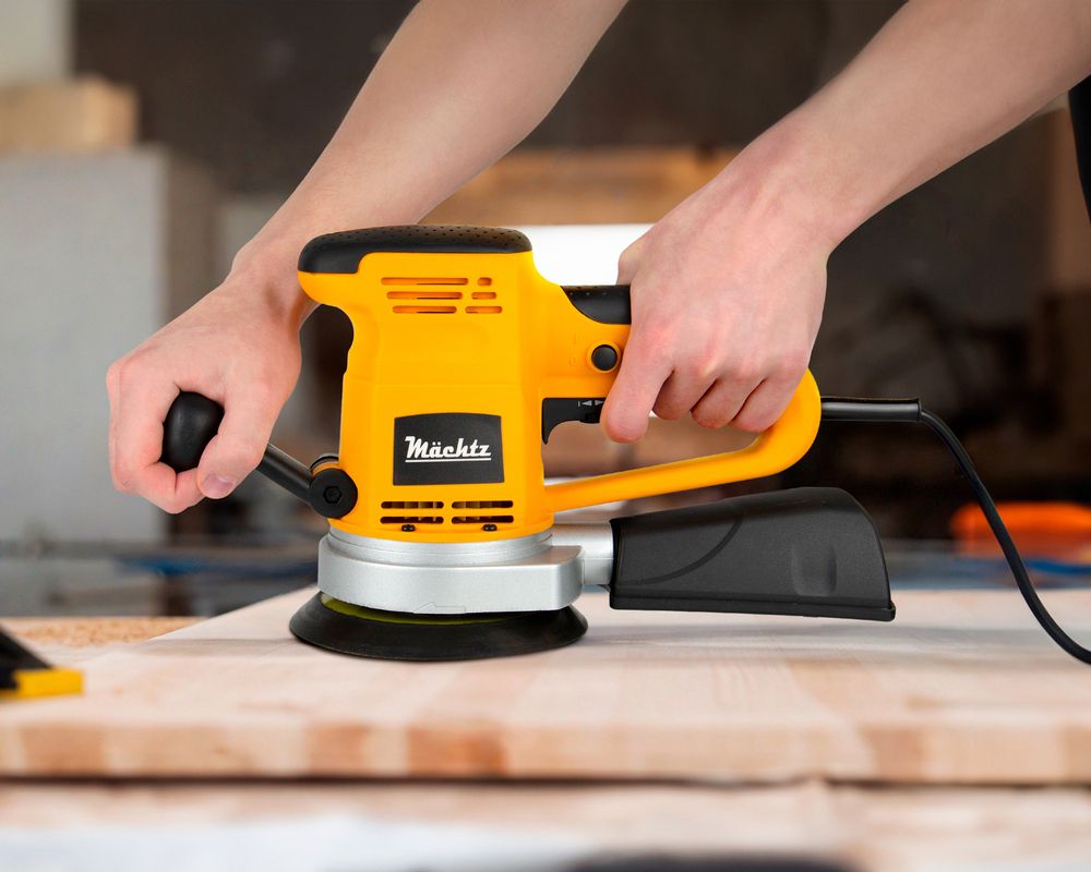 Обробка деревини ексцентриковою шліфмашиною