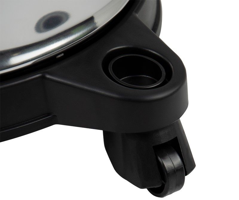 Колесики пилососа крупним планом