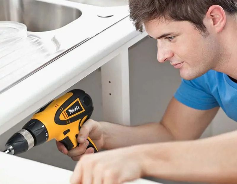 Шуруповерт Mächtz зліва