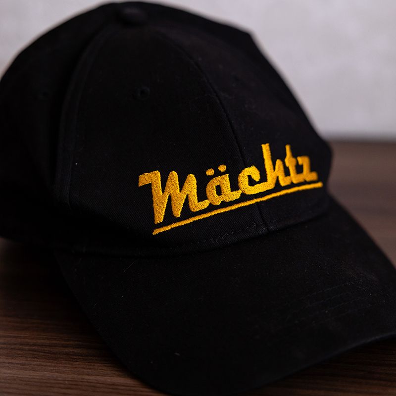 Кепка чорна Mächtz